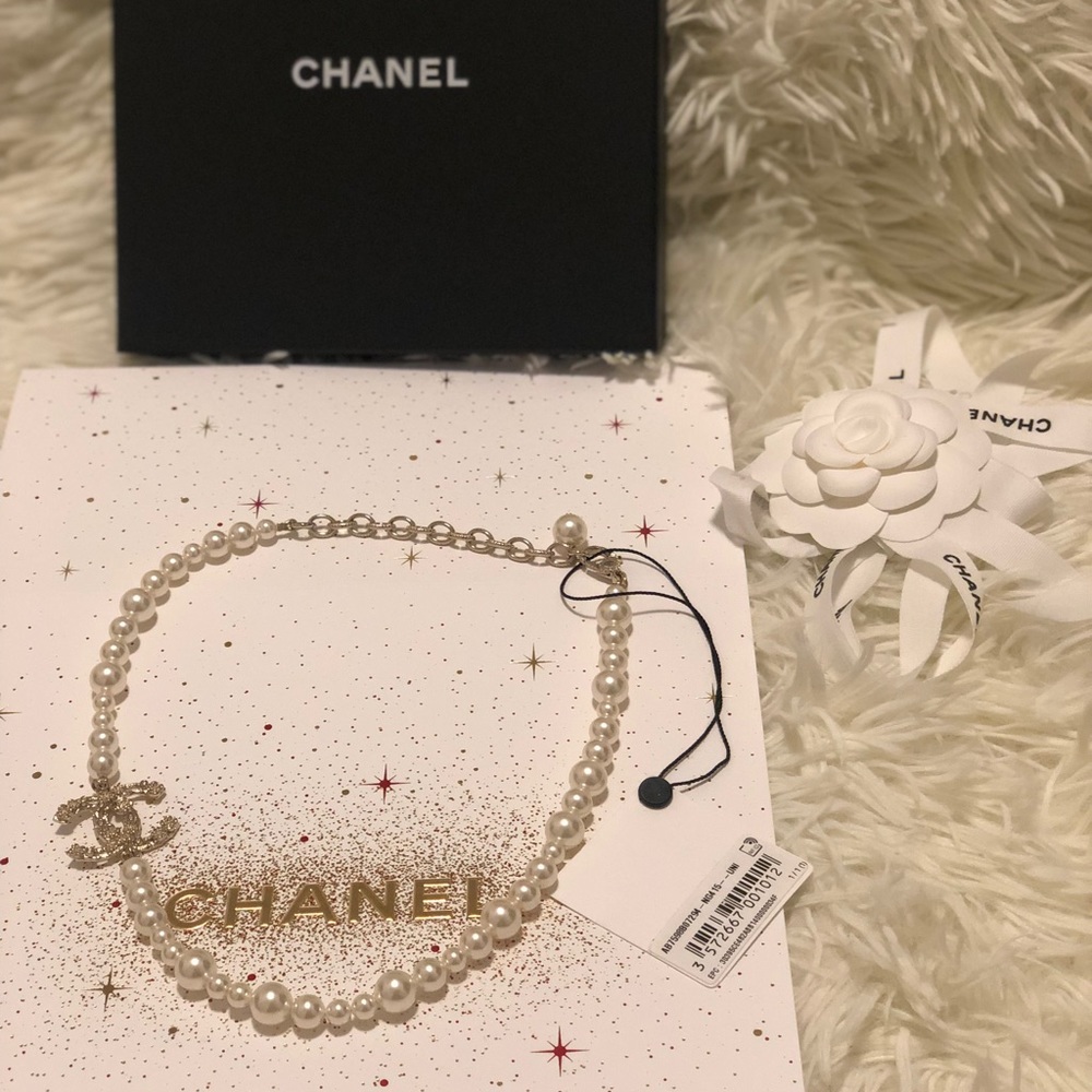Chanel Necklace (Free Dior Lip Glow)